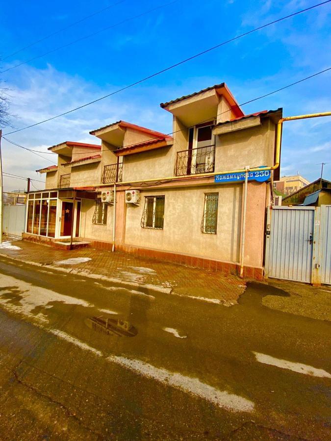 Esentai Hostel Almaty Exterior foto